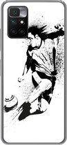 Geschikt voor Xiaomi Redmi 10 hoesje - Een illustratie van een persoon die een voetbal richting doel schiet - Jongens - Jongetje - Kind - Siliconen Telefoonhoesje