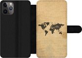 Bookcase Geschikt voor iPhone 11 Pro telefoonhoesje - Wereldkaart - Vintage - Explore - Met vakjes - Wallet case met magneetsluiting