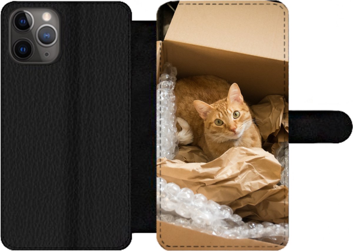 Telefoonhoesje Geschikt voor iPhone 11 Pro telefoonhoesje - Kat - Doos - Rood - Met vakjes - Wallet case met magneetsluiting