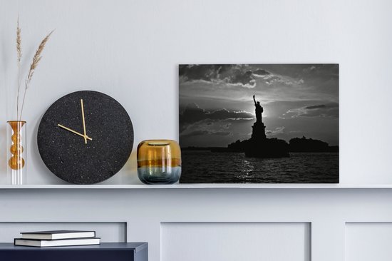 Silhouette de la Statue américaine de la Liberté à New York - noir et blanc