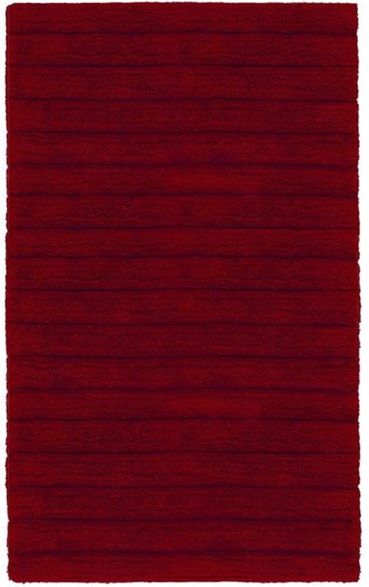 Rechthoekige donkerrode badmat, 60x100 cm, met horizontale ribbels van zachte stof.