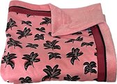 Handgemaakte lente woondeken of plaid roze blaadjesprint 185 x 140 cm