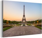 Wanddecoratie Metaal - Aluminium Schilderij Industrieel - Parijs - Eiffeltoren - Zonsopgang - 150x100 cm - Dibond - Foto op aluminium - Industriële muurdecoratie - Voor de woonkamer/slaapkamer