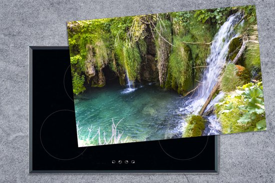 KitchenYeah® Inductie beschermer 78x52 cm - Waterval in het Nationaal park Plitvicemeren in Kroatië - Kookplaataccessoires - Afdekplaat voor kookplaat - Inductiebeschermer - Inductiemat - Inductieplaat mat