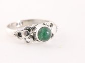 Fijne bewerkte zilveren ring met jade - maat 17.5