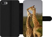 Bookcase pour téléphone iPhone SE 2020 Bookcase - Girafe - Arbre - Veau - Portrait - Avec poches - Étui portefeuille avec fermeture magnétique