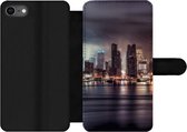 Bookcase Geschikt voor iPhone SE 2020 telefoonhoesje - New York - Storm - Skyline - Met vakjes - Wallet case met magneetsluiting