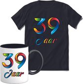 39 Jaar Vrolijke Verjaadag T-shirt met mok giftset Zwart | Verjaardag cadeau pakket set | Grappig feest shirt Heren – Dames – Unisex kleding | Koffie en thee mok | Maat XL