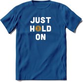 Just Hold On - Crypto T-Shirt Kleding Cadeau | Dames / Heren / Unisex | Bitcoin / Ethereum shirt | Grappig Verjaardag kado | Tshirt Met Print  Prijs - Donker Blauw - M