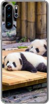 Geschikt voor Huawei P30 Pro hoesje - Panda's - Vloer - Hout - Siliconen Telefoonhoesje
