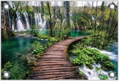 Tuinposter –Brug door Bos langs Watervallen– 90x60 Foto op Tuinposter (wanddecoratie voor buiten en binnen)