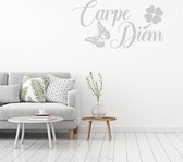 Muursticker Carpe Diem Met Vlinder En Klavertje Vier -  Zilver -  80 x 40 cm  -  woonkamer  slaapkamer  engelse teksten  alle - Muursticker4Sale