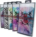 Rij van vijf telefoonhoesjes in transparante verpakking, met diverse prints: bloemen, zebra, aquarel en zwaarden.