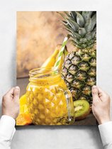 Wandbord: Portret van een fruitige smoothie met een ananas - 30 x 42 cm