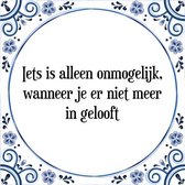 Tegeltje met Spreuk (Tegeltjeswijsheid): Iets is alleen onmogelijk, wanneer je er niet meer in gelooft + Kado verpakking & Plakhanger