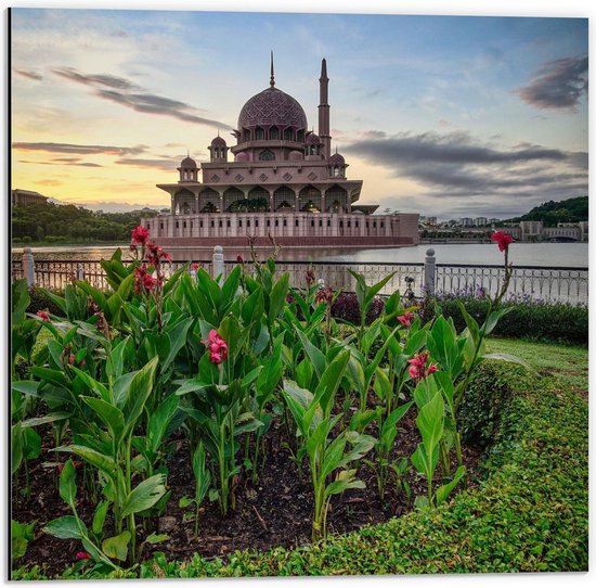 Dibond - Masjid Putra Moskee met Planten - 50x50cm Foto op Aluminium (Met Ophangsysteem)