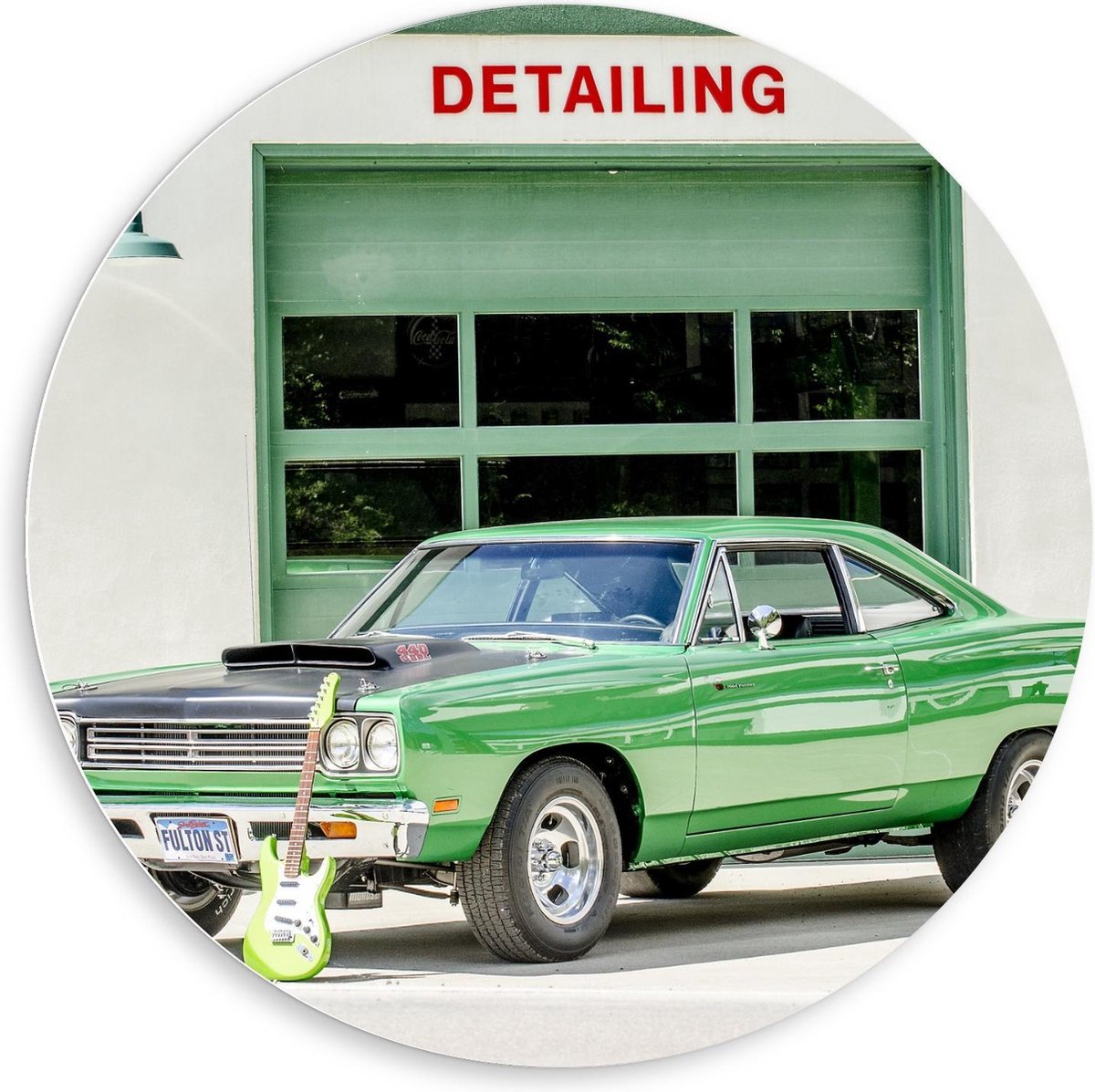 Forex Wandcirkel - Groene Auto  - 80x80cm Foto op Wandcirkel (met ophangsysteem) op Prijzenvolger.com