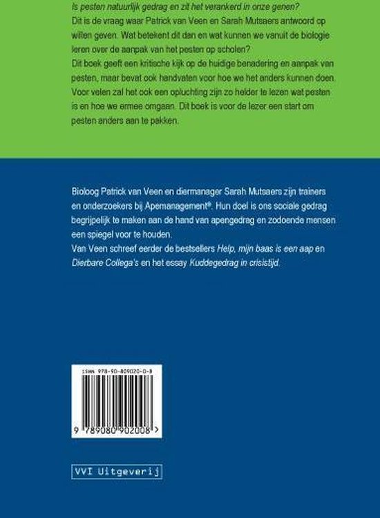 Achterkant van een boek met groene en blauwe vlakken met tekst over pesten en de auteurs.