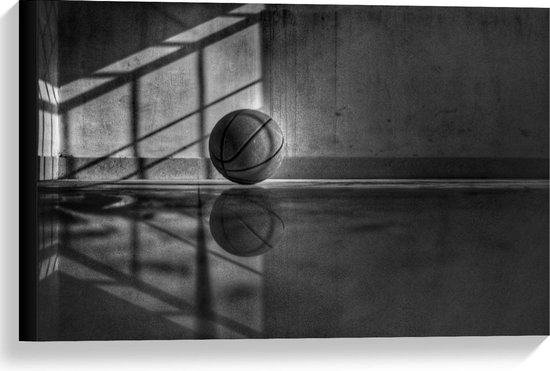 Canvas  - Basketbal met Weerspiegeling (zwart/wit) - 60x40cm Foto op Canvas Schilderij (Wanddecoratie op Canvas)