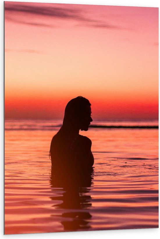 Dibond - Silhouet Vrouw in Zee - 80x120cm Foto op Aluminium (Wanddecoratie van metaal)