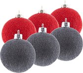6x Rode en grijze kerstballen 6,5 cm Cotton Balls - Kerstversiering - Kerstboomdecoratie - Kerstboomversiering - Hangdecoratie - Kerstballen in de kleur rood en grijs