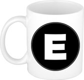 Mok / beker met de letter E voor het maken van een naam / woord of team