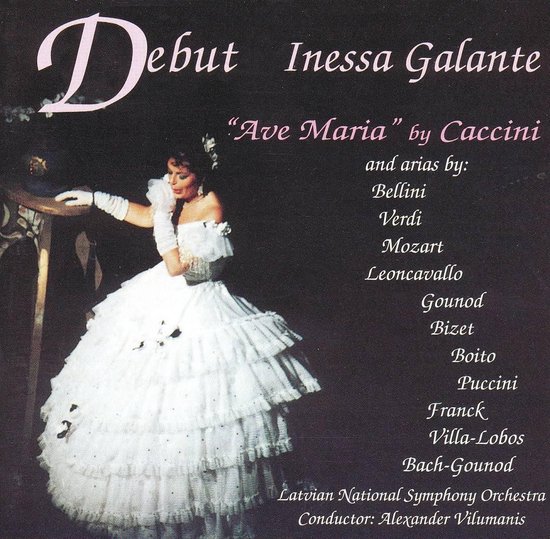 Debut Inessa Galante Ave Maria by Caccini. Operazangeres in witte baljurk.