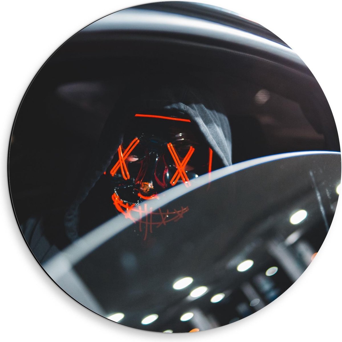 KuijsFotoprint Dibond Wandcirkel - Masker met Rood in de Auto - 50x50cm Foto op Aluminium Wandcirkel (met ophangsysteem)