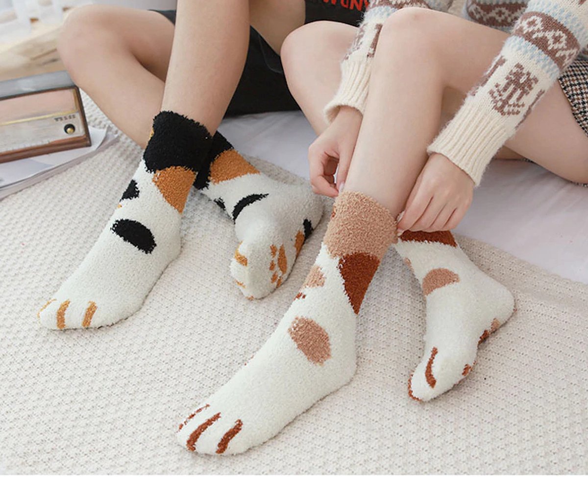 Warme sokken dames - 2 paar - fluffy sokken - print kat - huissokken - zwart - wit - bruin - gestipt - extra zacht - 36-40 - cadeau - voor haar