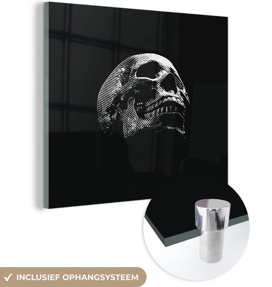MuchoWow® Glasschilderij 90x90 cm - Schilderij acrylglas - Gravure van een menselijke schedel in het donker - Foto op glas - Schilderijen