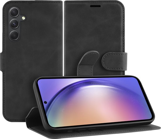 Zwart Samsung Galaxy A54 telefoonhoesje, opengeklapt met telefoon erin, in staande positie.