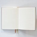 Open lege pagina's van de planner met lijntjes en twee lintmarkers.