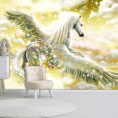 Fotobehangkoning - Behang - Vliesbehang - Fotobehang - Magische Pegasus in de Lucht (Yellow) - 100 x 70 cm