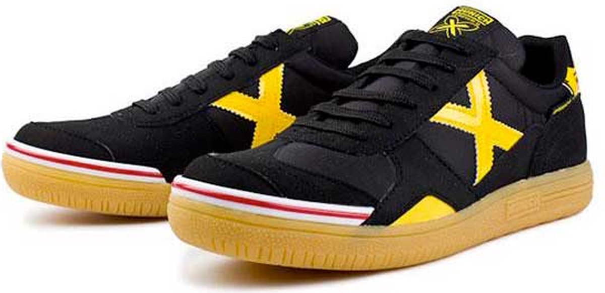 Zwarte MUNICH Gresca zaalschoenen EU 39 met gele accenten, ontworpen voor intensief futsal en comfort.