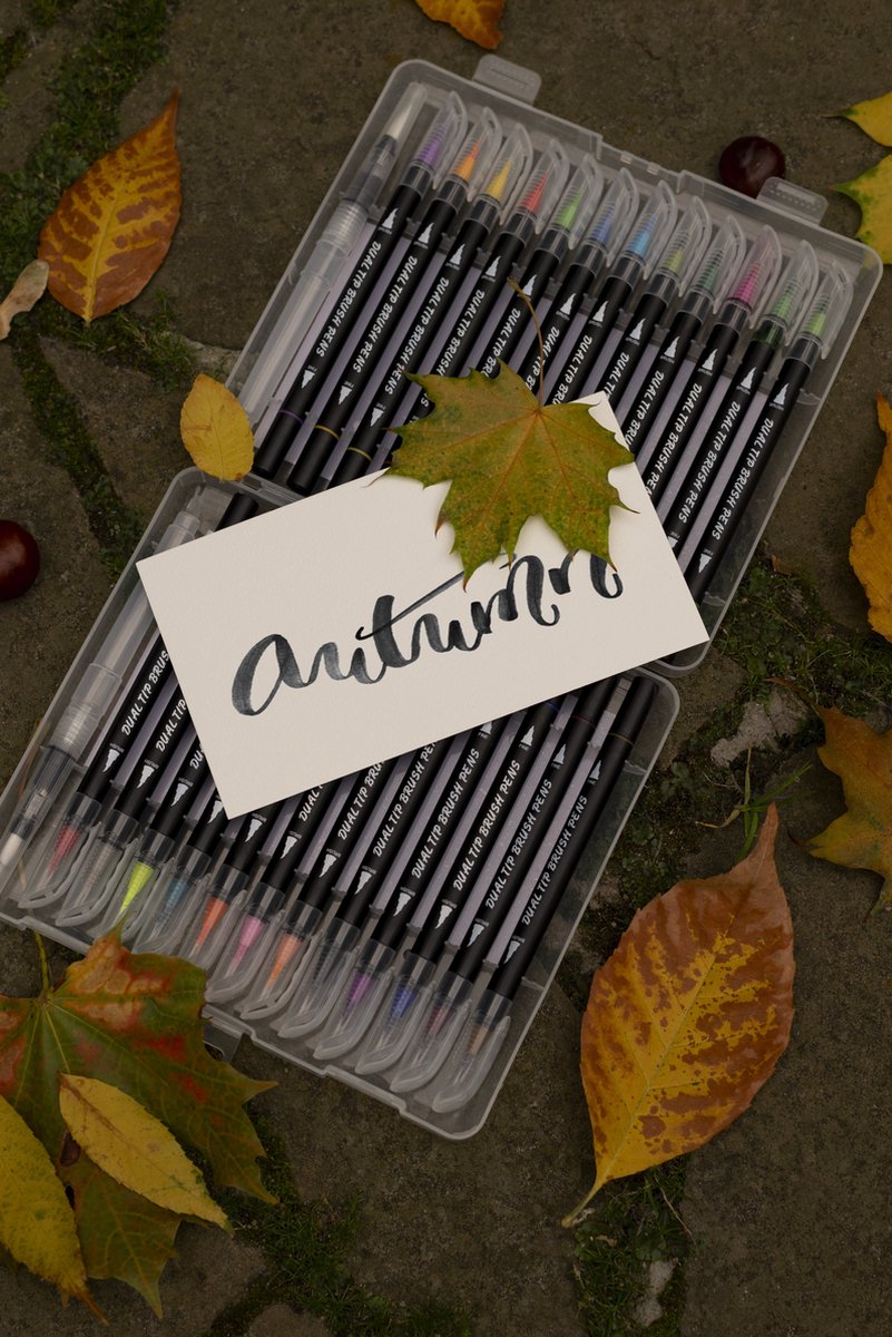 ARTECO® 24 Penseelstiften + 2 Water Brush Pennen Set - Inclusief Aquarel Papier en Sjablonen - Brushlettering – Penseelpen - Cadeau — afbeelding 16