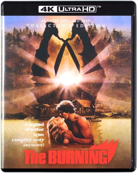 Collector's Edition 4K Ultra HD + Blu-Ray. Twee silhouetten van mensen met messen in hun handen boven een stel dat kust in het water. Camp Blackfoot is zichtbaar.