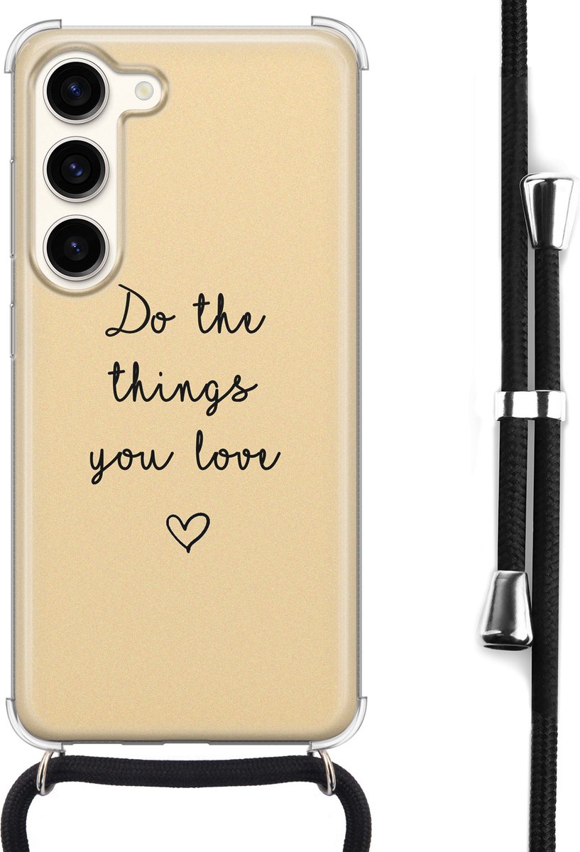 Hoesje met koord - Geschikt voor Samsung Galaxy S23 - Do the things you love - Verstelbaar zwart koord - Crossbody - Tekst - Transparant, Geel - Leuke Telefoonhoesjes