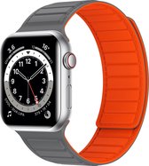 Siliconen bandje - geschikt voor Apple Watch Series 1/2/3/4/5/6/7/8/9/SE/SE 2 met case size 38 mm / 40 mm / 41 mm - grijs/oranje