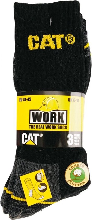 Drie paar zwarte CAT werksokken met geel logo. Verpakt met een gele band waarop 'WORK THE REAL WORK SOCK' staat.