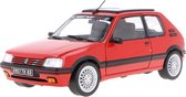 Het 1:18 gegoten model van de Peugeot 205 1.9 GTI PTS velgen uit 1992 in rood. De fabrikant van het schaalmodel is Norev. Dit model is alleen online verkrijgbaar