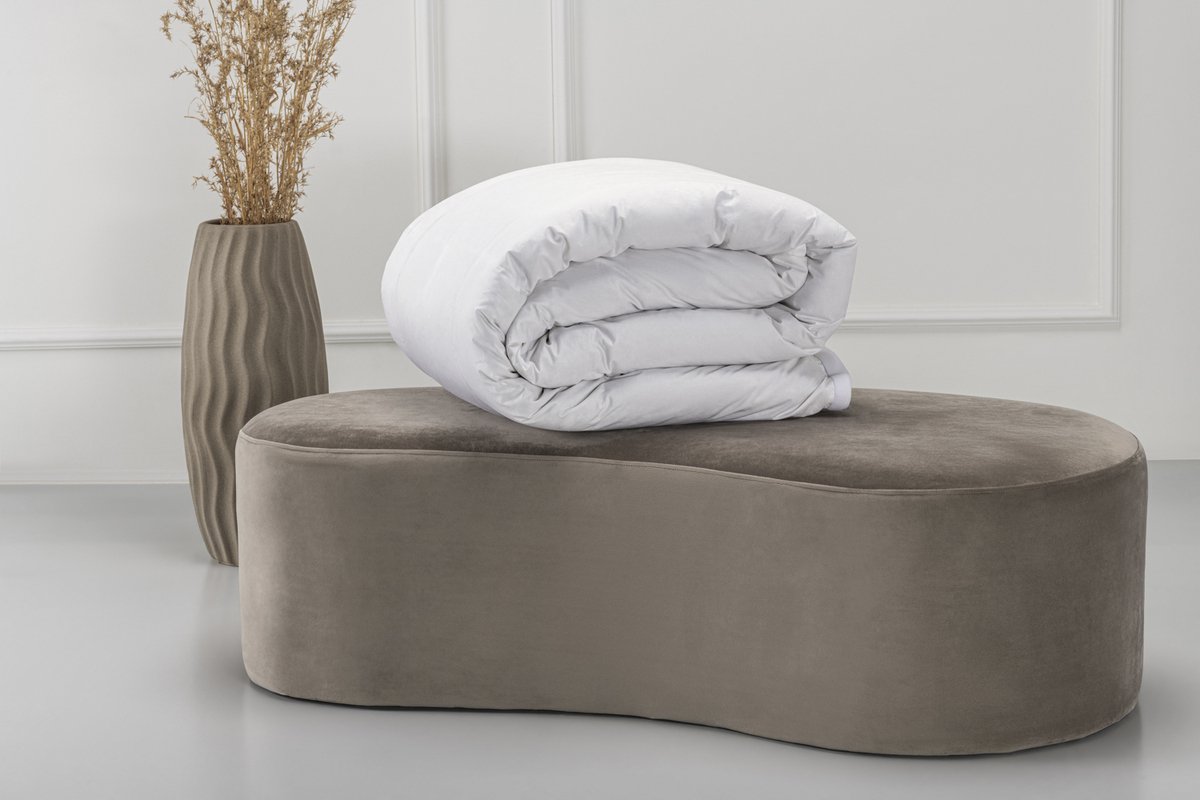 Dekbed met klittenband - Dekbed - 4-seizoenen - 240x220 - Anti allergisch - 100% katoenen tijk - Litsjumeaux - Incl. Gratis Rood Overtrek