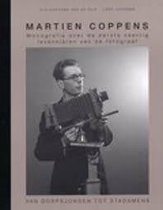 Martien Coppens - Van dorpsjongen tot stadsmens