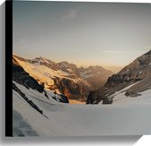 WallClassics - Canvas  - Sneeuw op Bruine Bergen - 40x40 cm Foto op Canvas Schilderij (Wanddecoratie op Canvas)