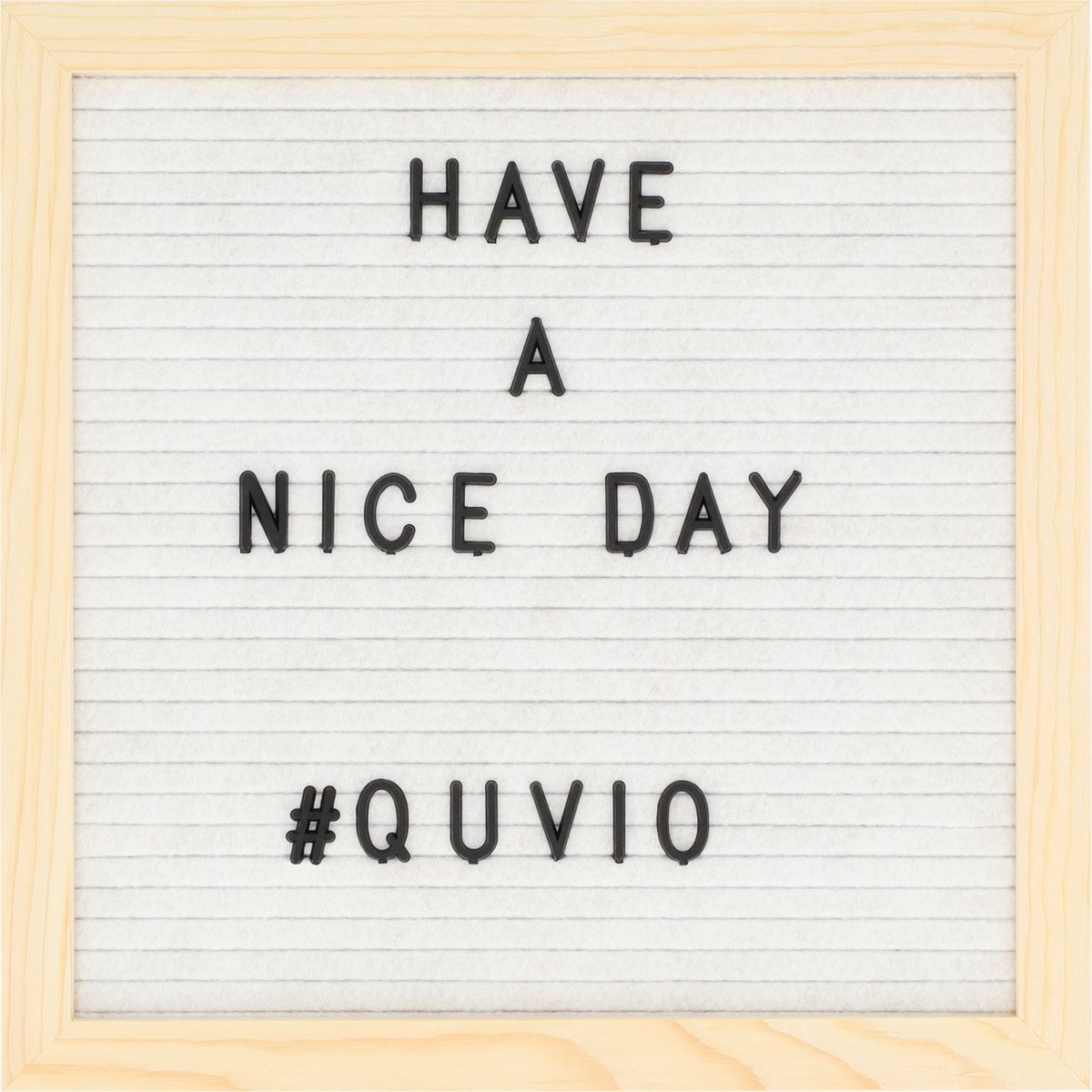 QUVIO Letterbord - Inclusief letters - Woondecoratie - Woonaccessoires - Decoratieve accessoires - Hout en vilt - Wit - Met lijst -1,6x 25,5 x 25,5 cm (lxbxh)