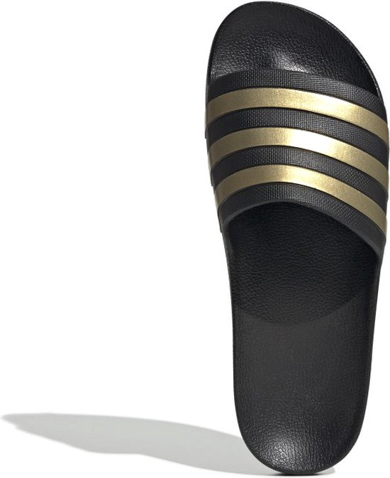 Ananiver naaien regeling Adidas slippers Adilette - UK 4 (maat 37) - zwart/goud | bol.com