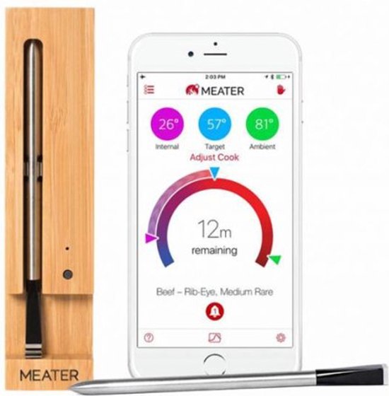 Meater thermometer en telefoon met app, geïsoleerd op witte achtergrond.