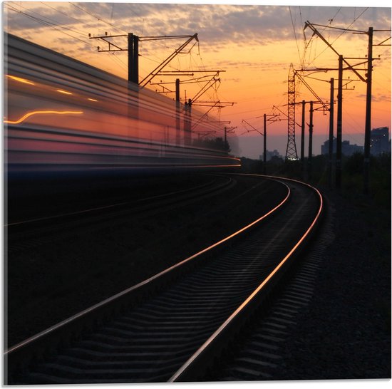 WallClassics - Acrylglas - Treinrails bij Zonsondergang - 50x50 cm Foto op Acrylglas (Met Ophangsysteem)