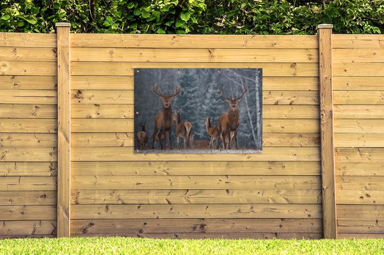 Tuinposter 120x80 cm - Tuindecoratie Hert - Winter - Sneeuw - Bosdieren - Bos - Natuur - Poster voor in de tuin - Buiten decoratie - Schutting tuinschilderij - Tuindoek muurdecoratie - Wanddecoratie balkondoek