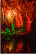 WallClassics - Poster Glanzend – Roze Lichtgevende Grot - 50x75 cm Foto op Posterpapier met Glanzende Afwerking