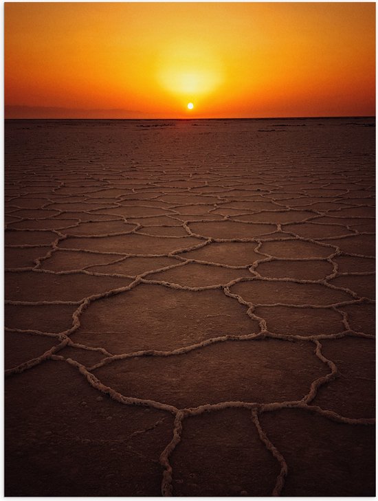 WallClassics - Poster (Mat) - Namak Lake - Iran met Zonsondergang - 60x80 cm Foto op Posterpapier met een Matte look